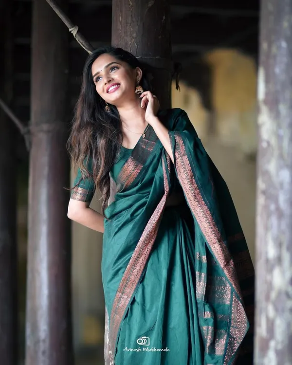 Saree_With_Unstitched_Blouse_For_Women