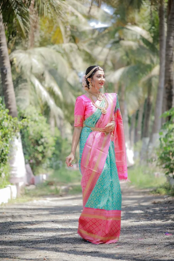 Blue_Soft_Silk_Saree_With_Unstitched_Blouse_For_Women