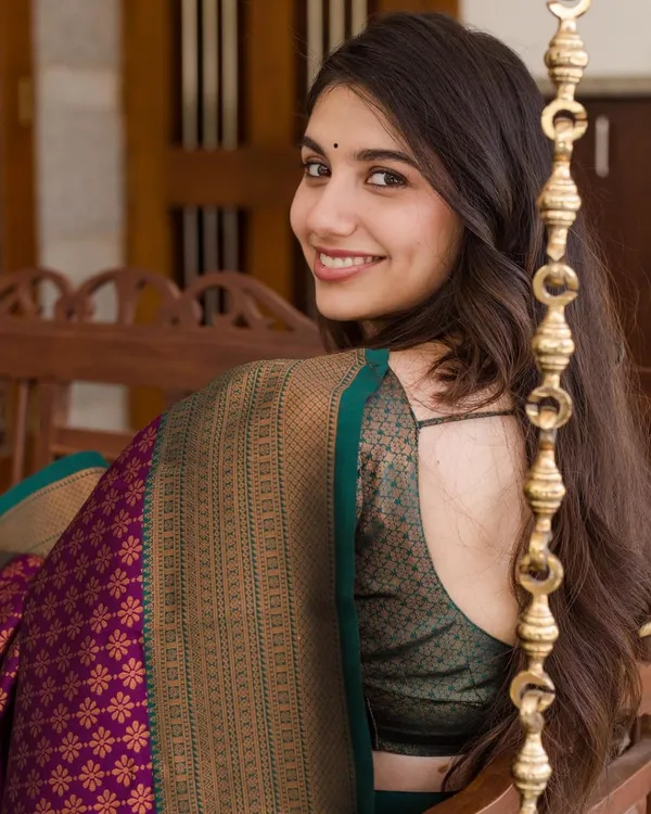Saree_With_Unstitched_Blouse_For_Women