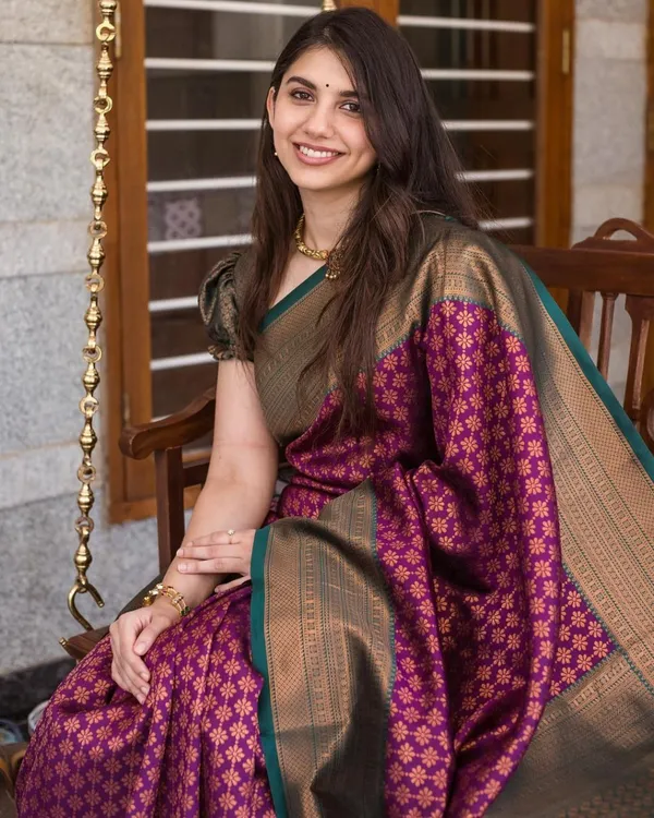 Saree_With_Unstitched_Blouse_For_Women