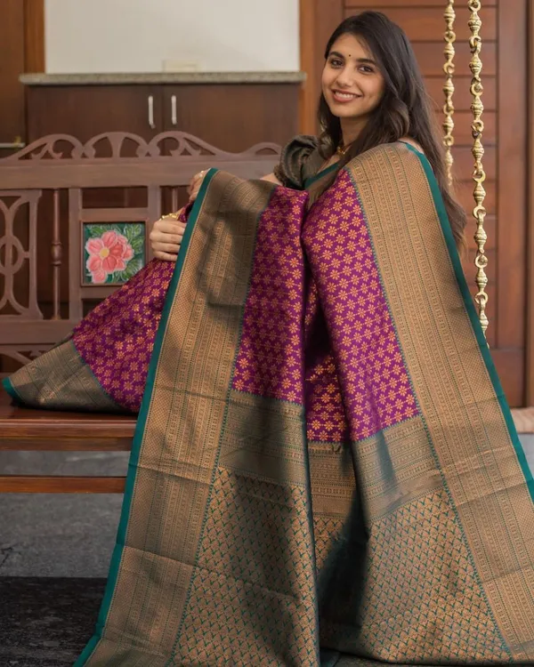 Saree_With_Unstitched_Blouse_For_Women