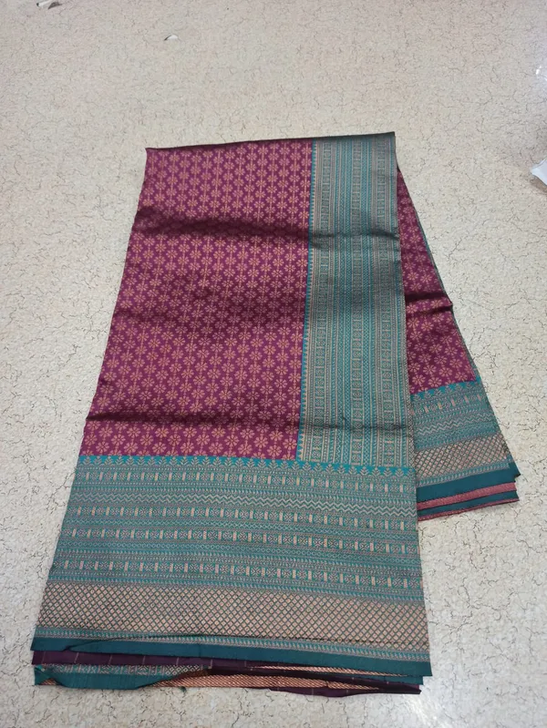 Saree_With_Unstitched_Blouse_For_Women