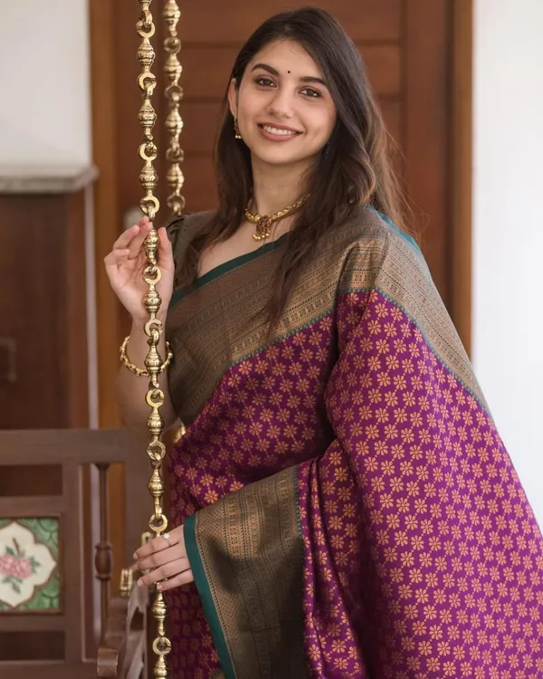Saree_With_Unstitched_Blouse_For_Women