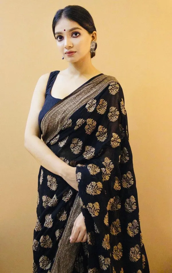 Black_Soft_Silk_Saree_With_Unstitched_Blouse_For_Women