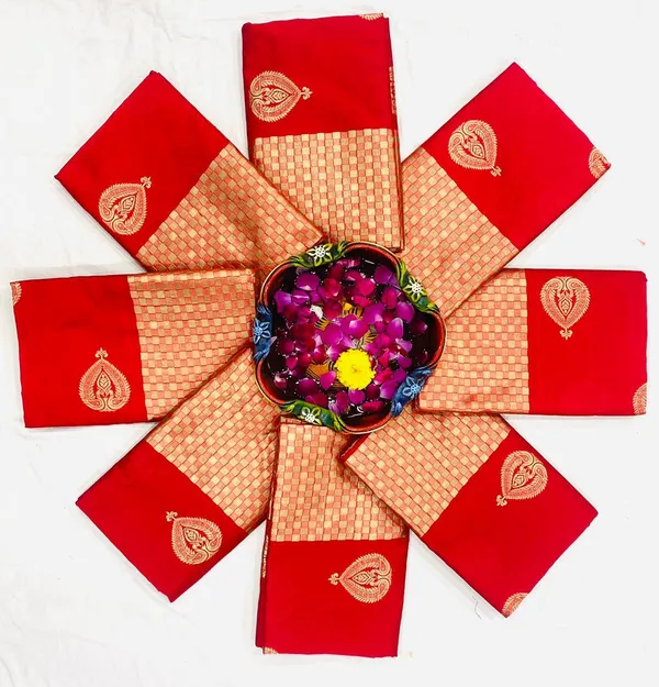 Red_Soft_Silk_Saree_With_Unstitched_Blouse_For_Women