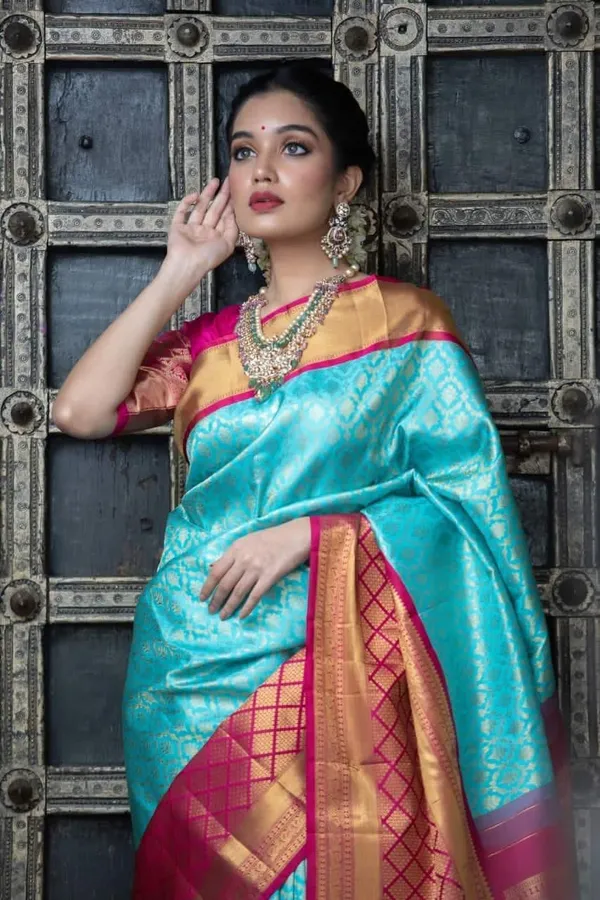 Blue_Soft_Silk_Saree_With_Unstitched_Blouse_For_Women