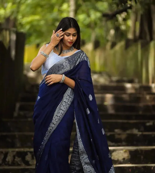 Saree_With_Unstitched_Blouse_For_Women