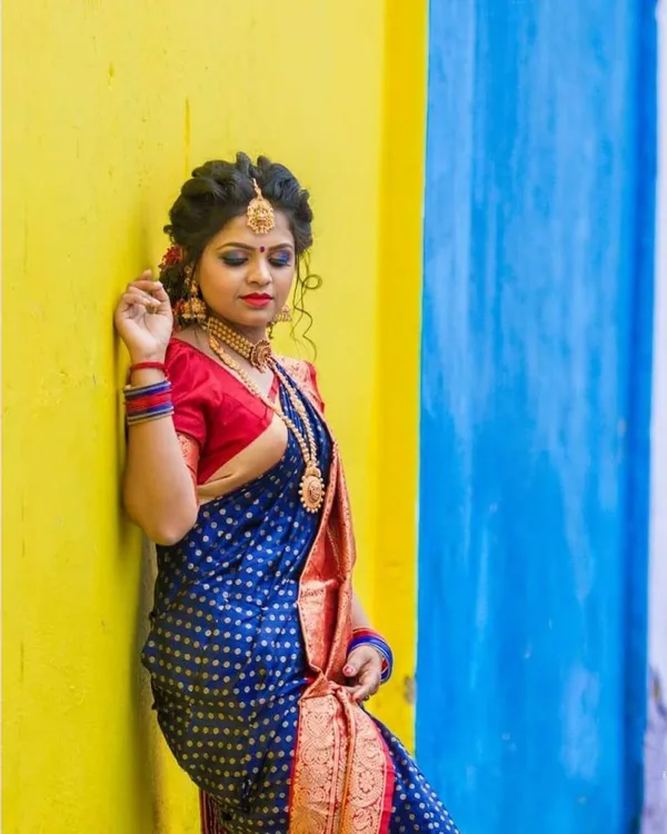 Navy_Blue_Soft_Silk_Saree_With_Unstitched_Blouse_For_Women