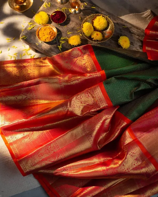 Green_Silk_Saree_With_Unstitched_Blouse_For_Women