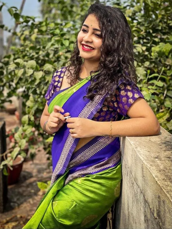 Parrot_Blue_Soft_Silk_Saree_With_Unstitched_Blouse_For_Women