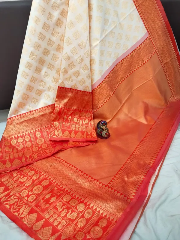 Cream_Red_Soft_Silk_Saree_With_Unstitched_Blouse_For_Women