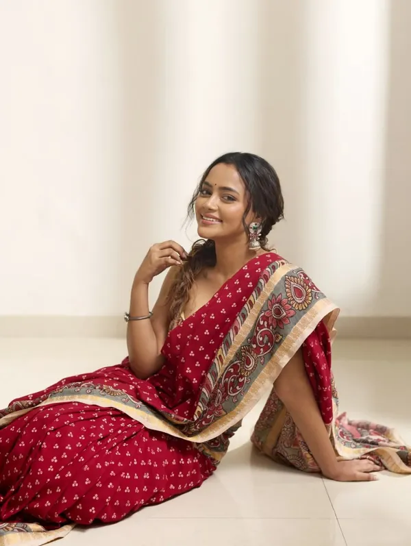 Saree_With_Unstitched_Blouse_For_Women
