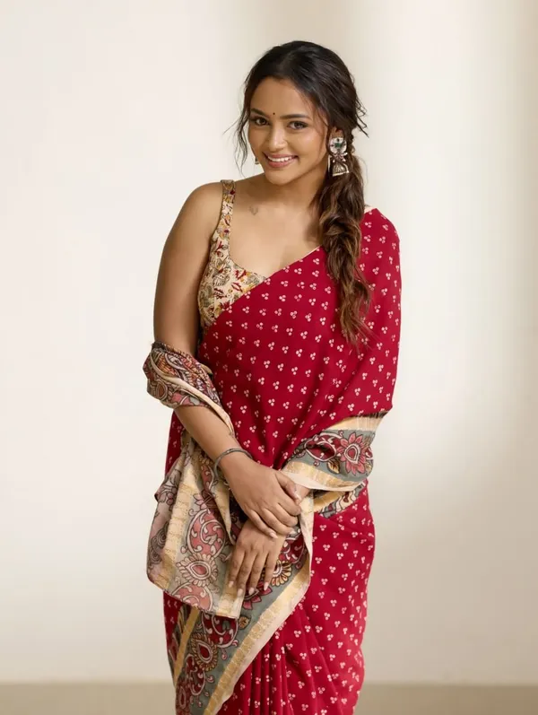 Saree_With_Unstitched_Blouse_For_Women