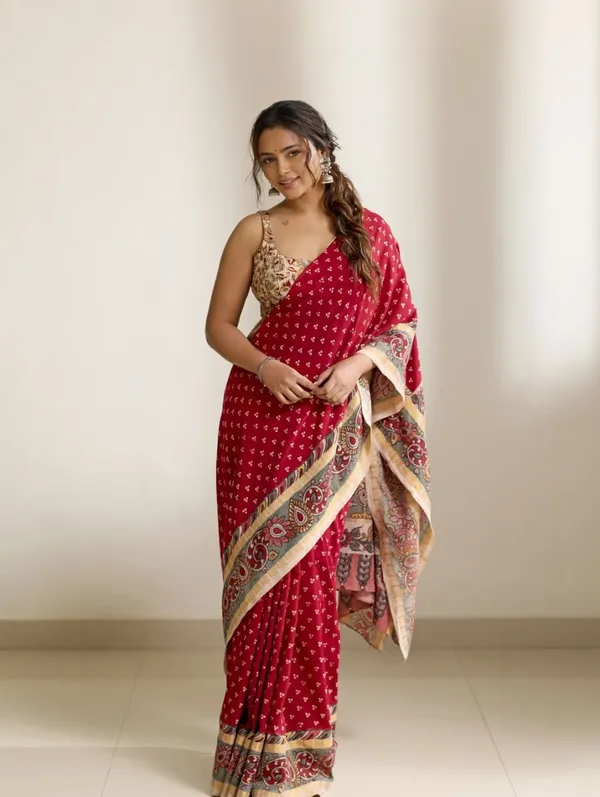 Saree_With_Unstitched_Blouse_For_Women