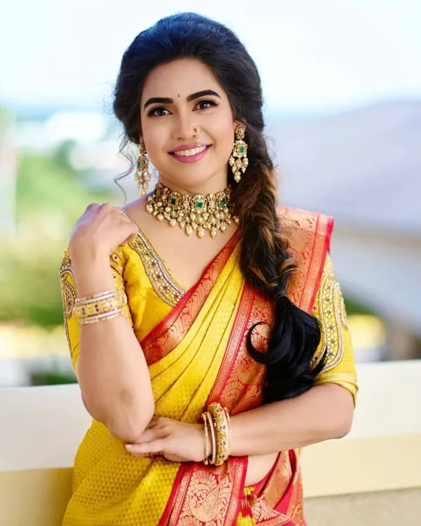 Yellow_Soft_Silk_Saree_With_Unstitched_Blouse_For_Women