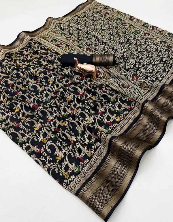 Black_Dolla_Silk_Floral_Printed_Saree_With_Unstitched_Blouse_For_Women