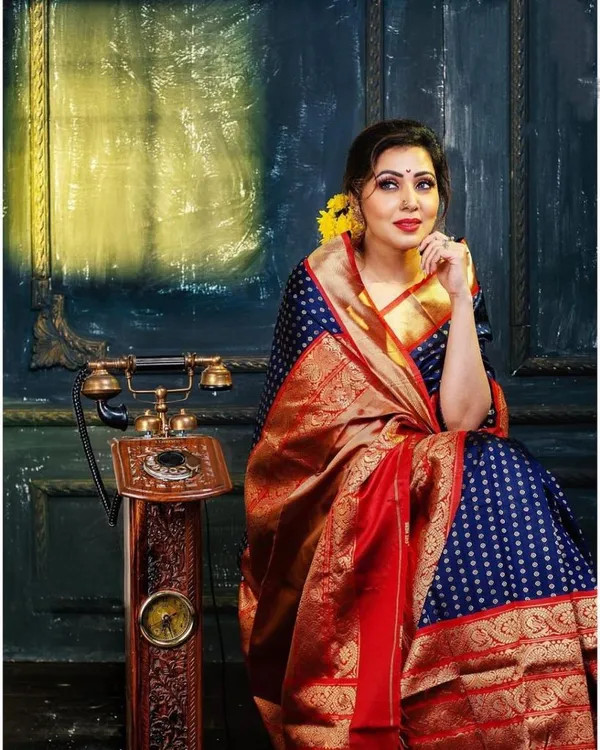 Navy_Blue_Soft_Silk_Saree_With_Unstitched_Blouse_For_Women