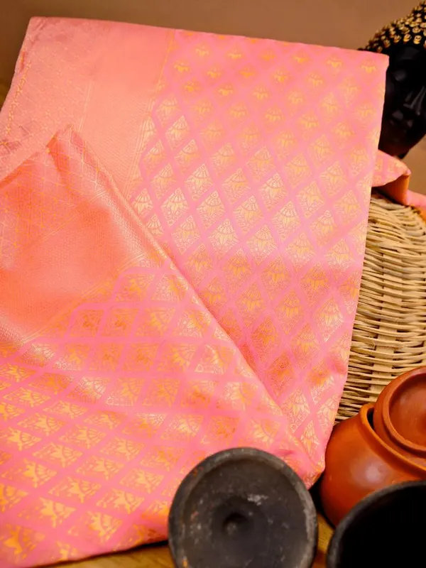 Peach_Soft_Silk_Saree_With_Unstitched_Blouse_For_Women