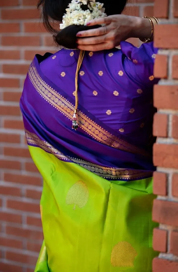 Parrot_Blue_Soft_Silk_Saree_With_Unstitched_Blouse_For_Women
