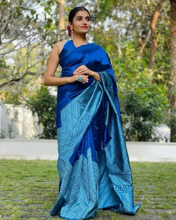 Blue_Soft_Silk_Saree_With_Unstitched_Blouse_For_Women