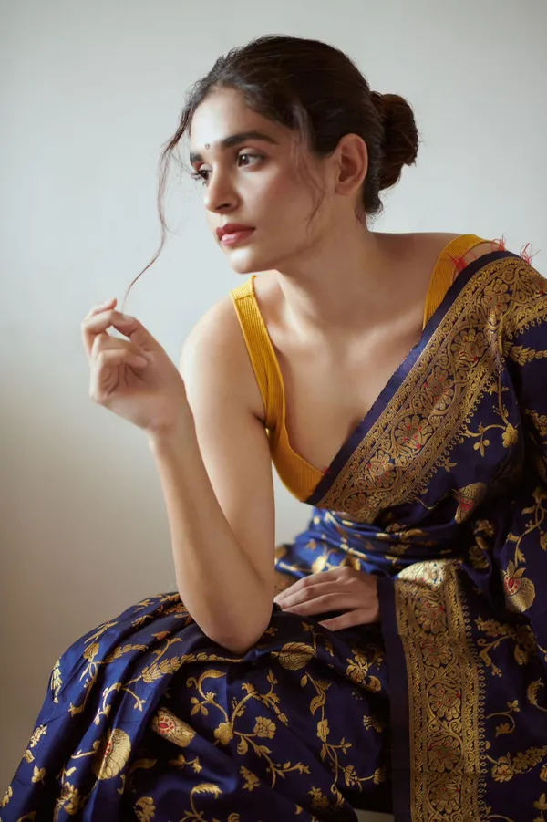 Blue_Soft_Silk_With_Gold_Zari_Saree_With_Unstitched_Blouse_For_Women