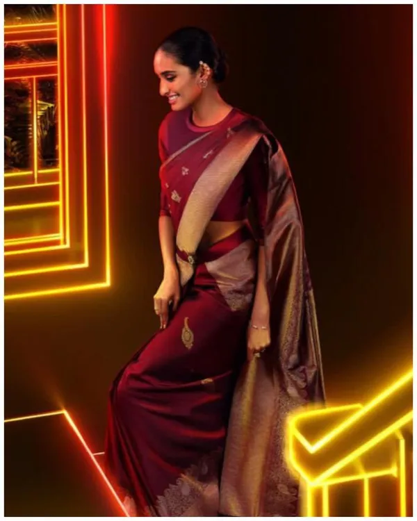 Maroon_Soft_Silk_Saree_With_Unstitched_Blouse_For_Women