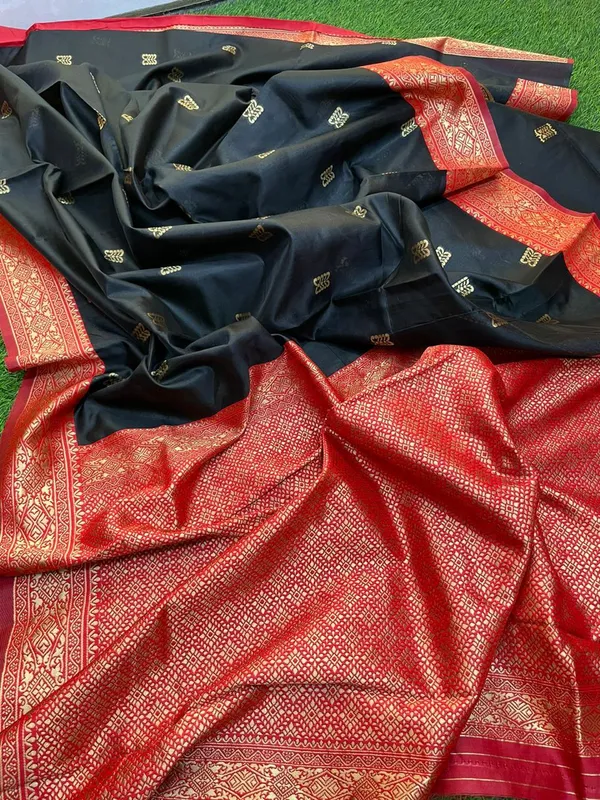 Black_Soft_Silk_Saree_With_Unstitched_Blouse_For_Women