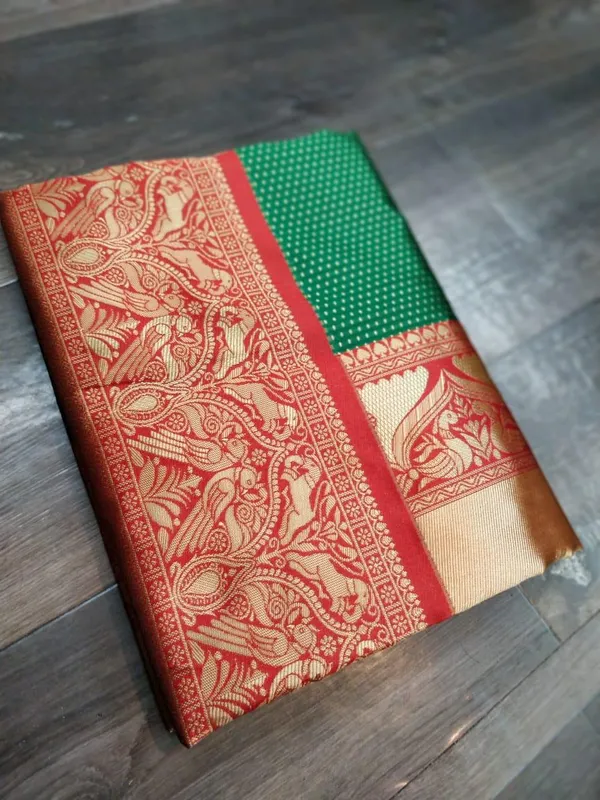 Green_Silk_Saree_With_Unstitched_Blouse_For_Women