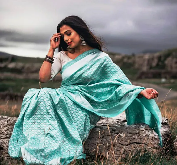 Sky_Blue_Soft_Silk_Saree_With_Unstitched_Blouse_For_Women