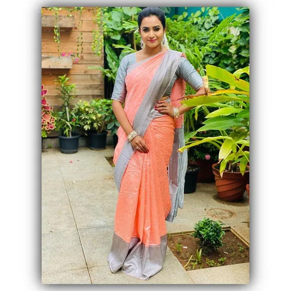 Peach_Soft_Silk_Saree_With_Unstitched_Blouse_For_Women