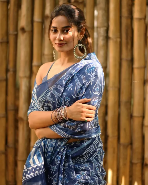 Linen_Saree_With_Unstitched_Blouse_For_Women