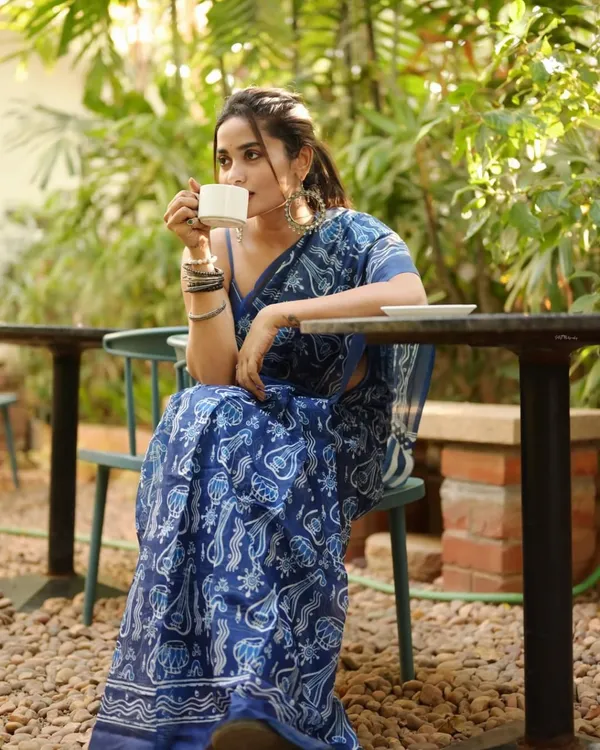 Linen_Saree_With_Unstitched_Blouse_For_Women