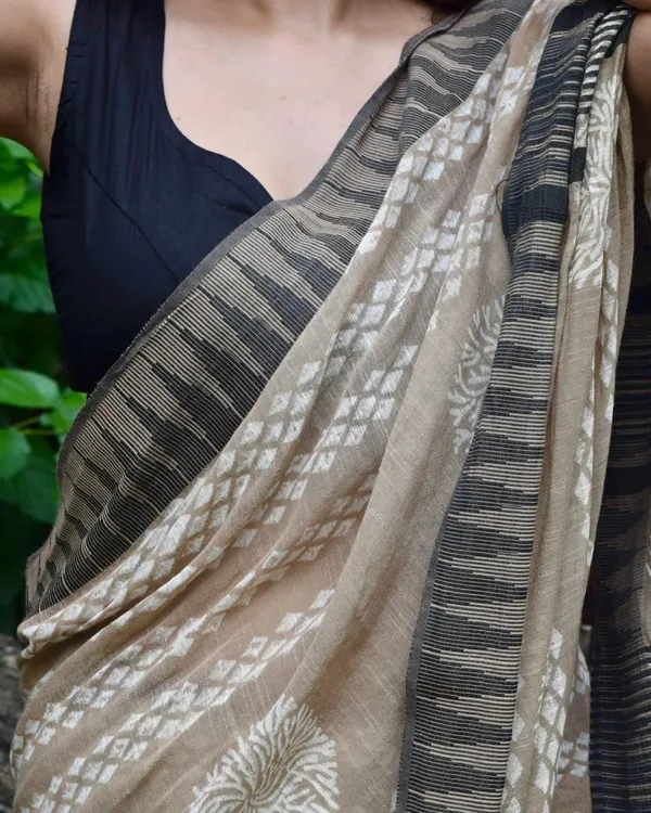 Saree_With_Unstitched_Blouse_For_Women