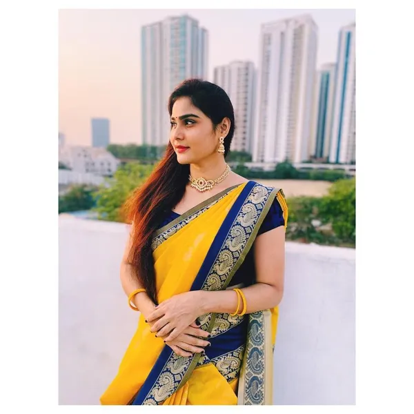 Yellow_Blue_Soft_Silk_Saree_With_Unstitched_Blouse_For_Women