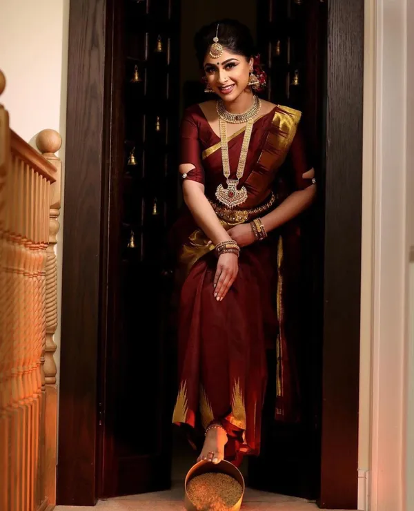 Maroon_Soft_Silk_Saree_With_Unstitched_Blouse_For_Women
