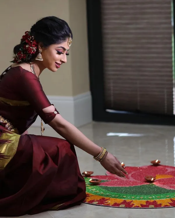 Maroon_Soft_Silk_Saree_With_Unstitched_Blouse_For_Women