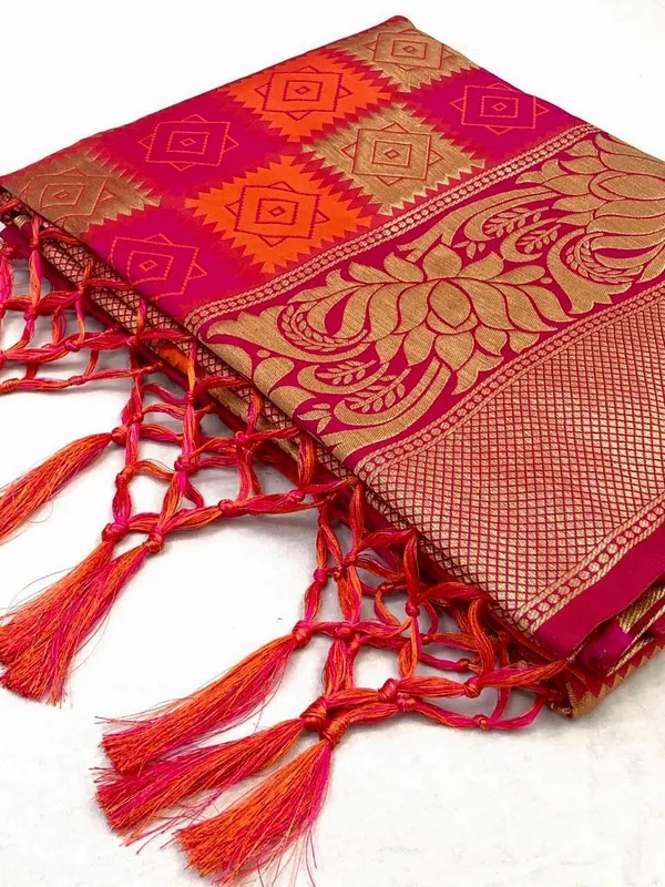 Pink_Silk_Saree_With_Unstitched_Blouse_For_Women