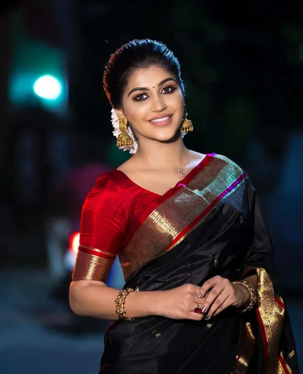 Black_Soft_Silk_Saree_With_Unstitched_Blouse_For_Women