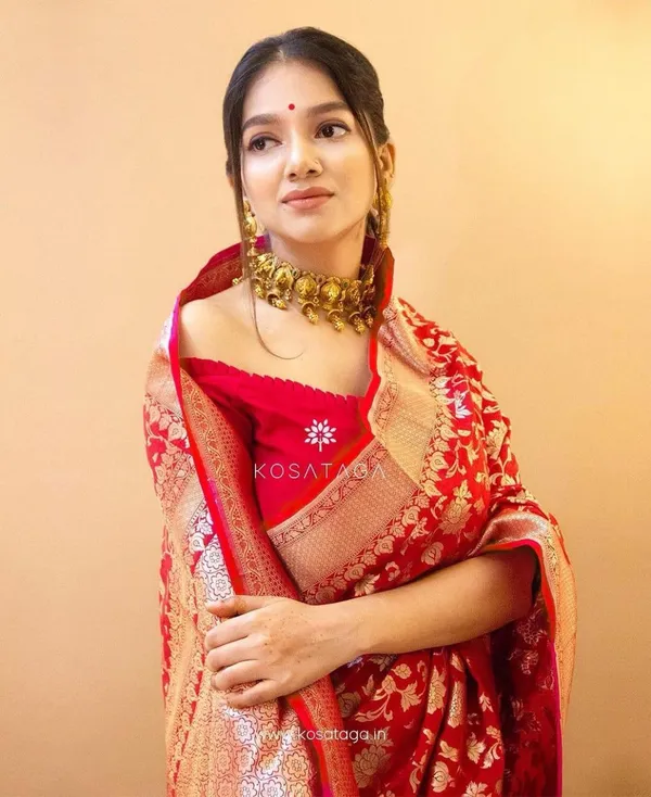 Red_Soft_Silk_Saree_With_Unstitched_Blouse_For_Women