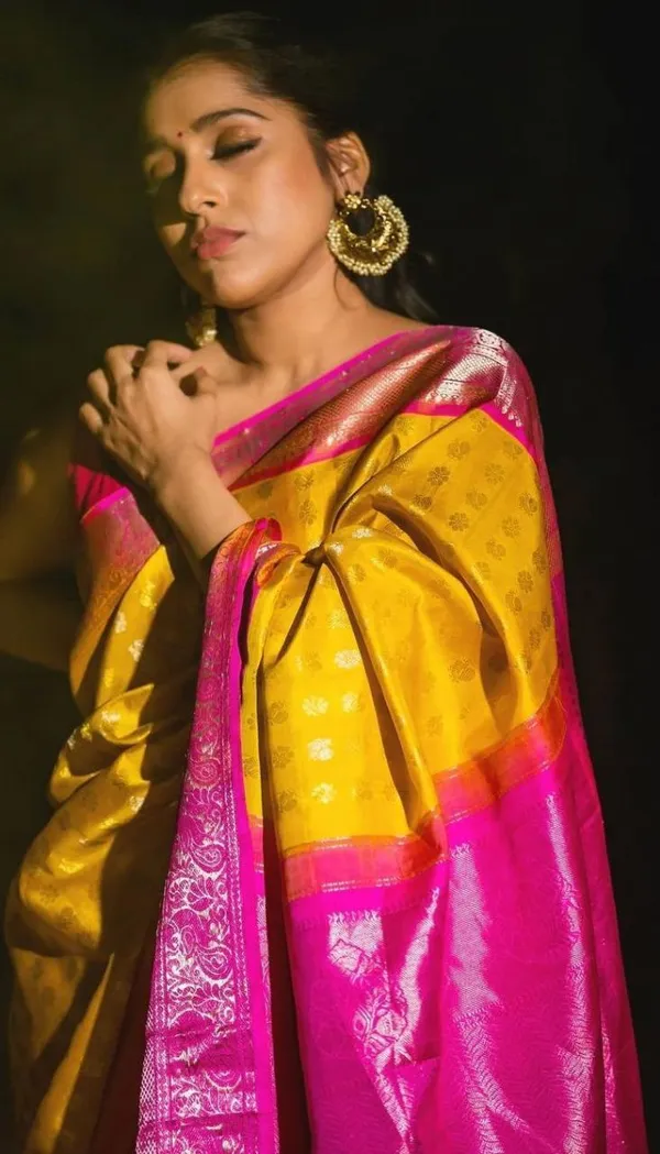 Yellow_Pink_Soft_Silk_Saree_With_Unstitched_Blouse_For_Women