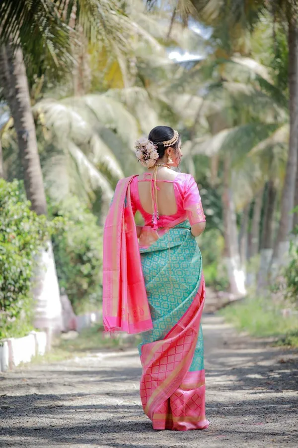 Blue_Soft_Silk_Saree_With_Unstitched_Blouse_For_Women