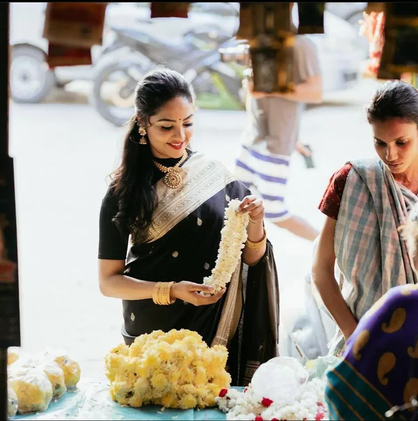 Black_Soft_Silk_Saree_With_Unstitched_Blouse_For_Women