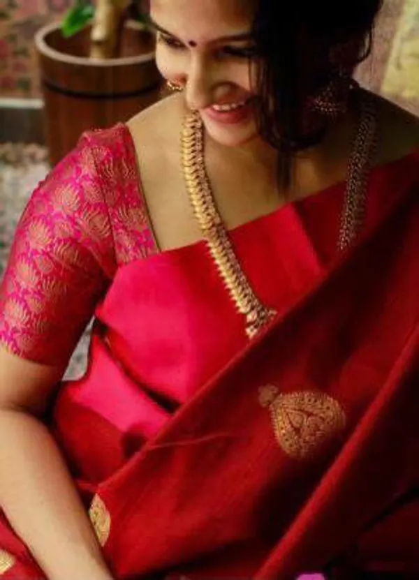 Red_Soft_Silk_Saree_With_Unstitched_Blouse_For_Women