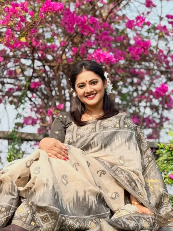 Saree_With_Unstitched_Blouse_For_Women