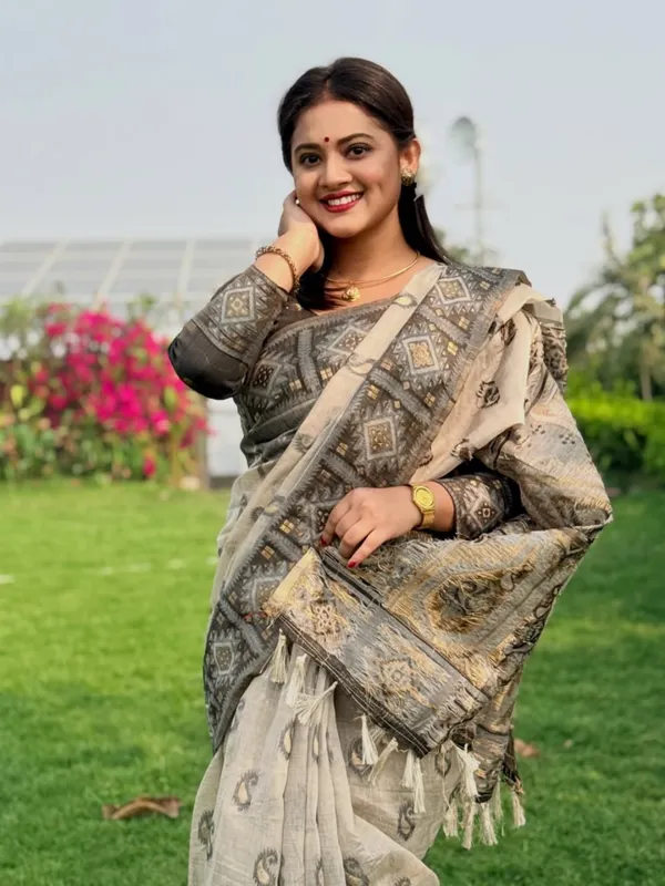 Saree_With_Unstitched_Blouse_For_Women
