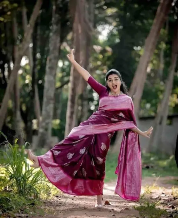 Maroon_Soft_Silk_Saree_With_Unstitched_Blouse_For_Women