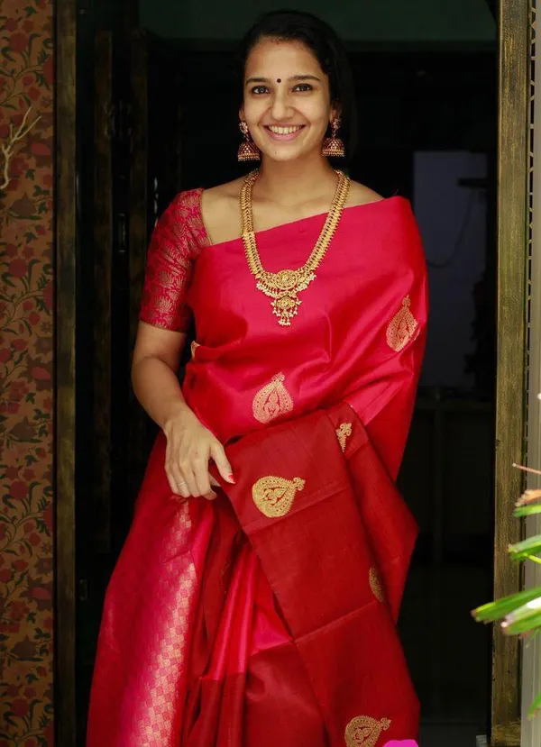 Red_Soft_Silk_Saree_With_Unstitched_Blouse_For_Women