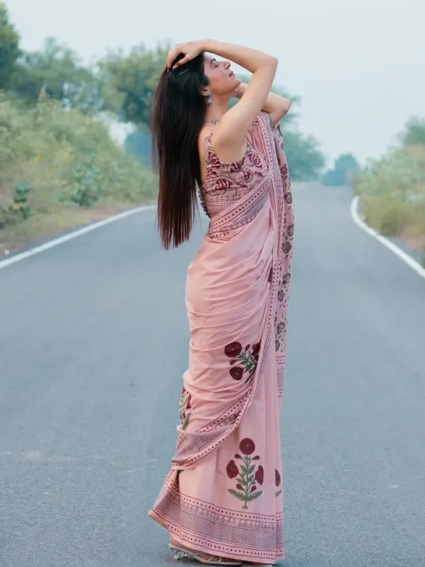 Saree_With_Unstitched_Blouse_For_Women