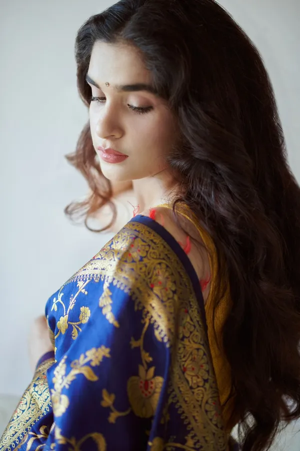 Blue_Soft_Silk_With_Gold_Zari_Saree_With_Unstitched_Blouse_For_Women