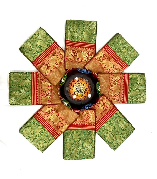 Green_Soft_Silk_Saree_With_Unstitched_Blouse_For_Women